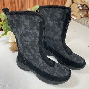 Boots size 6